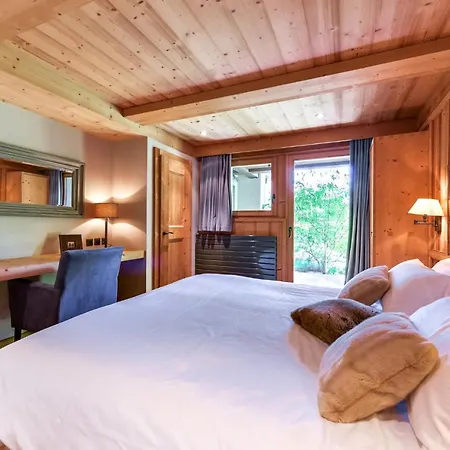 Noemie Chalet *