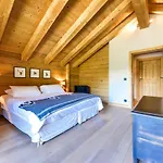 Noemie Chalet