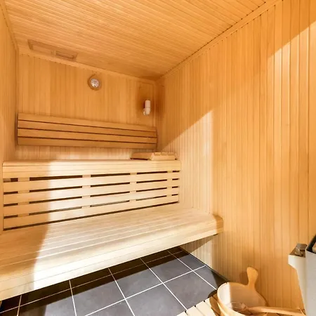 Noemie Chalet *